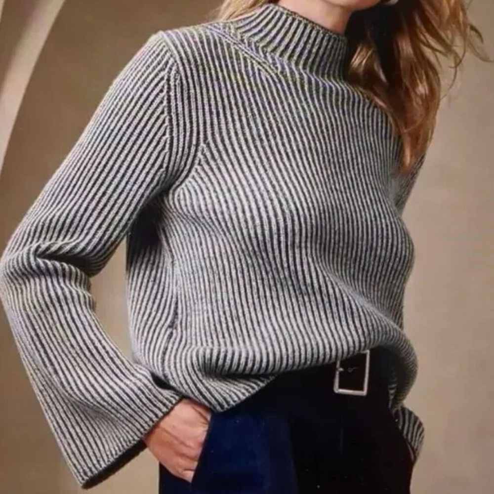 Banana Republic Merino Wool Flare Sleeve Knit Mockneck Sweater Size Small